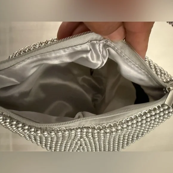 Jessica McClintock Staci Metal Silver Pearl Snap Puch Evening Wristlet Bag - Picture 3 of 7